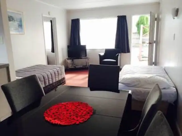 Burgundy Rose Motel 2