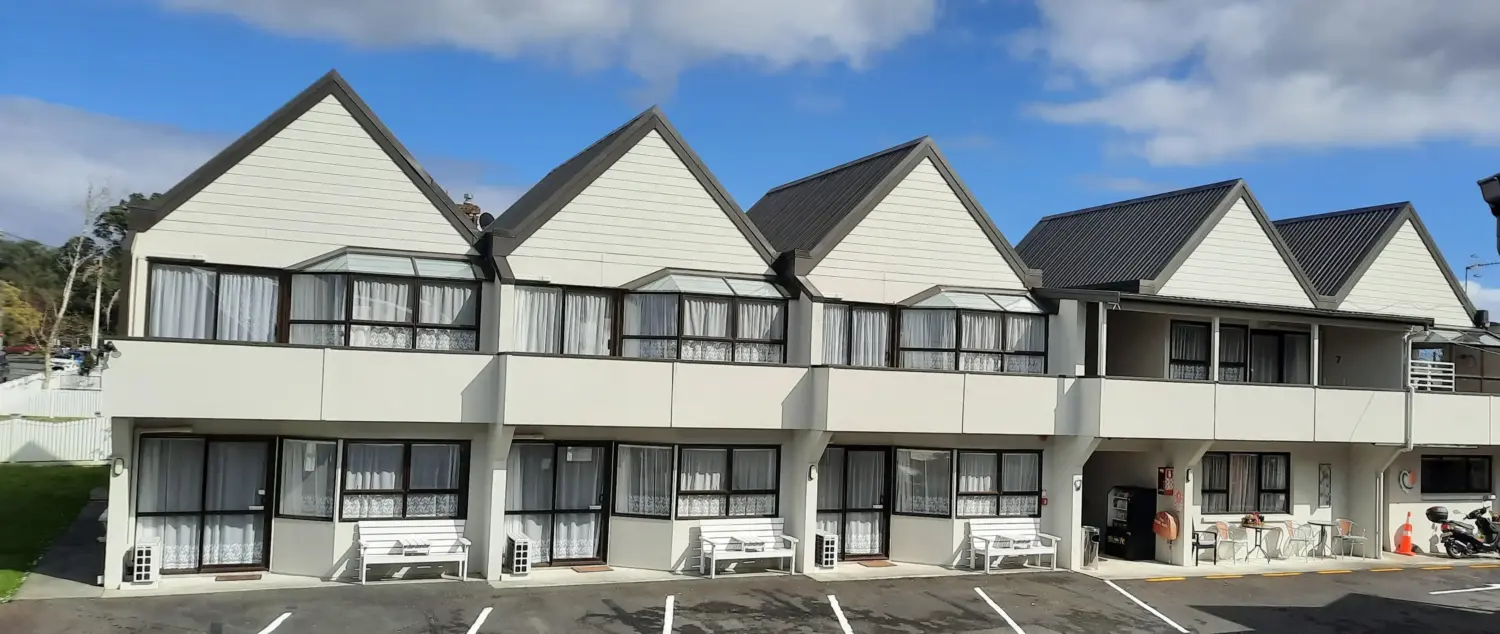 Pembrooke Motor Lodge 1500x634