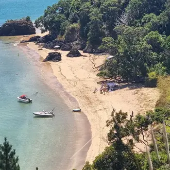 Unnamed Beach on west side of walking track 2